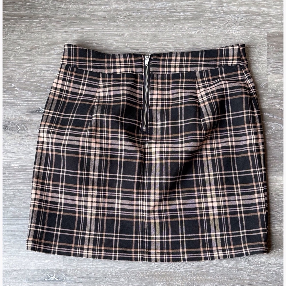 Garage Plaid Mini Skirt Size Medium - Picture 2 of 4